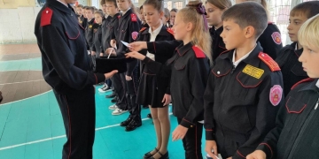 В школах казачьей направленности прошли выборы атаманов