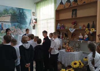 Казачата посетили экскурсию в уголок казачьего быта в Кавказском районе