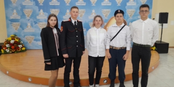 Казачья молодежь посетила закрытие фестиваля «Вечевой колокол»