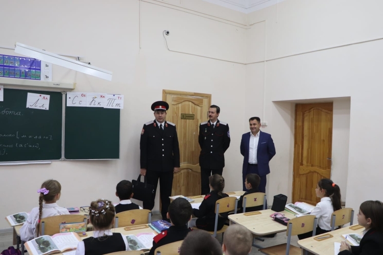 Председатель Союза казачьей молодежи Кубани посетил казачью школу Белореченского района