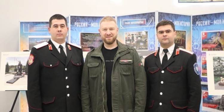 Председатель Союза казачьей молодежи Кубани посетил открытие фотовыставки