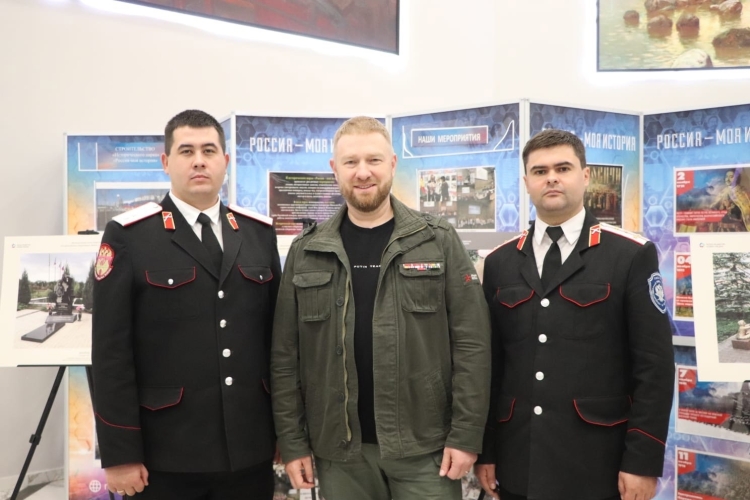Председатель Союза казачьей молодежи Кубани посетил открытие фотовыставки