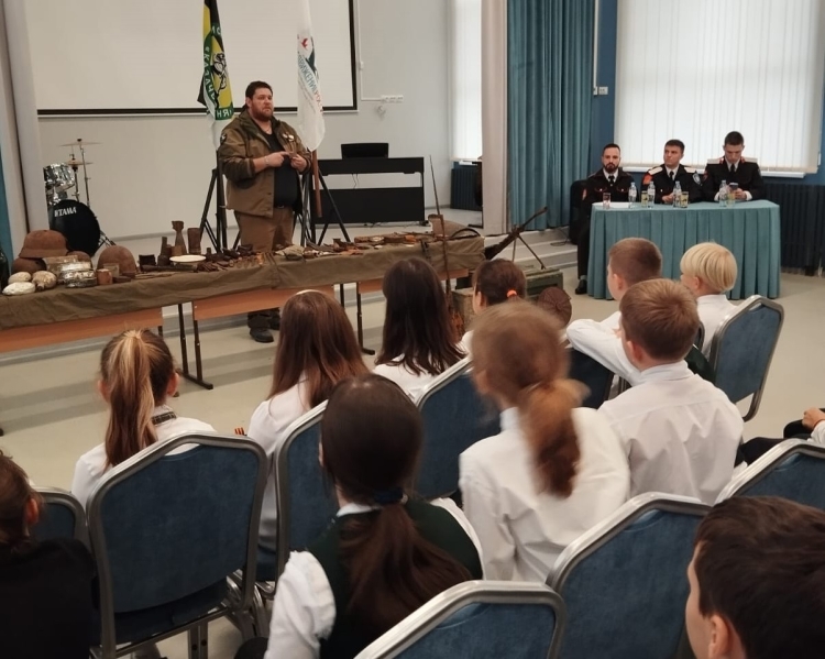 Представители Кубанского казачьего войска провели патриотический урок для школьников