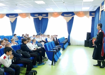 Активисты казачьей сотни АГПУ провели лекции для школьников