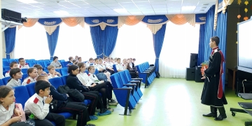 Активисты казачьей сотни АГПУ провели лекции для школьников