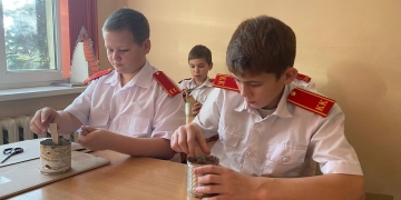 Для казачат провели патриотические занятия в честь Дня добровольца