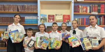 Казачата приняли участие в сборе книг для новых регионов России