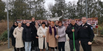 Казачата заложили аллею выпускников в Гулькевичском районе