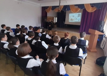 Казачья сотня АГПУ провела лекцию для школьников