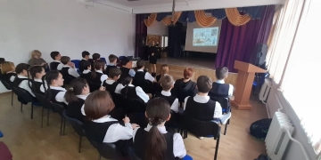 Казачья сотня АГПУ провела лекцию для школьников