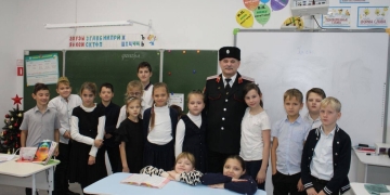 Казак-наставник провел занятие для учеников школы Темрюкского района