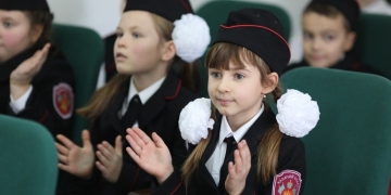 Представители Кубанского казачьего войска и органы исполнительной власти Краснодарского края посетили школу в станице Ленинградской