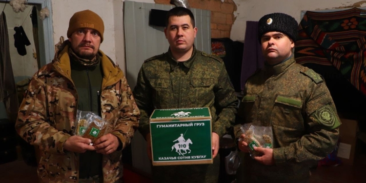 Представители Кубанского казачьего войска передали гуманитарный груз от казачьей сотни КубГАУ
