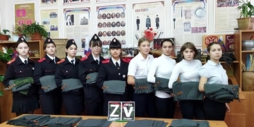 В Брюховецком районе школьницы изготавливают сумки для военных