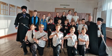 В Приморско-Ахтарском районе казачатам рассказали об оружии казаков