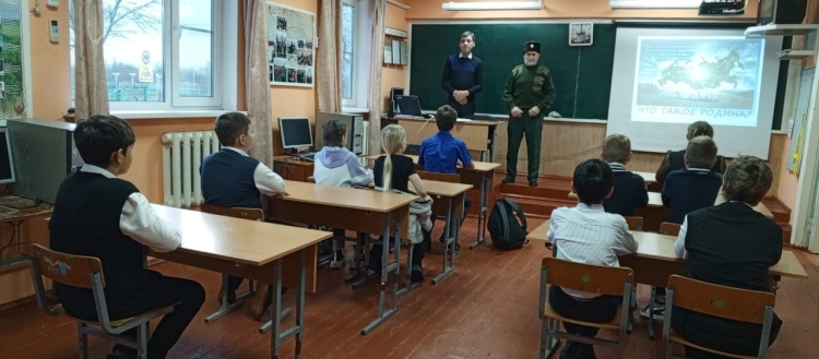В Славянском районе казак-наставник рассказал школьникам об истории казачества