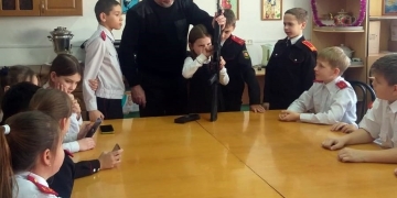 Динские казачата проверили свои знания в сборке-разборке оружия