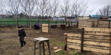 Казачата помогают в строительстве полигона