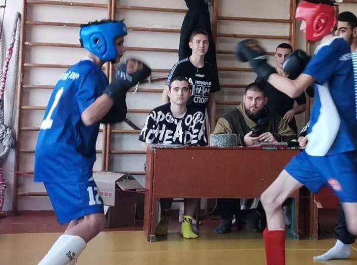 Казачата участвуют в соревнованиях по рукопашному бою