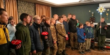 Казачья молодежь Темрюкского района поздравила семьи с Рождеством Христовым