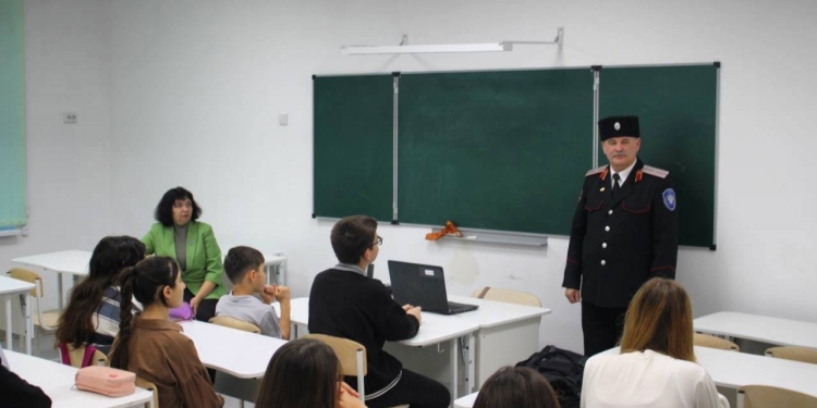 Казак-наставник рассказал школьникам о блокаде Ленинграда