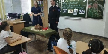 Казак провел урок мужества для подрастающего поколения