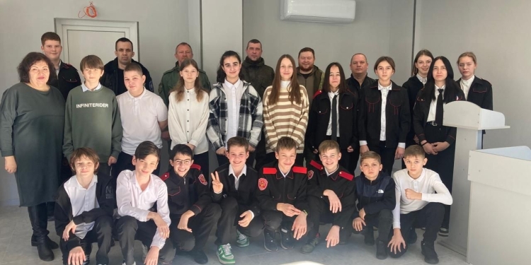 Казаки Лазаревского РКО посетили казачью школу