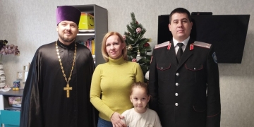 Председатель Союза казачьей молодежи Кубани поздравил с новогодними праздниками семью участника СВО