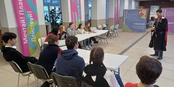 Представители казачьей сотни АГПУ провели лекции для молодого поколения