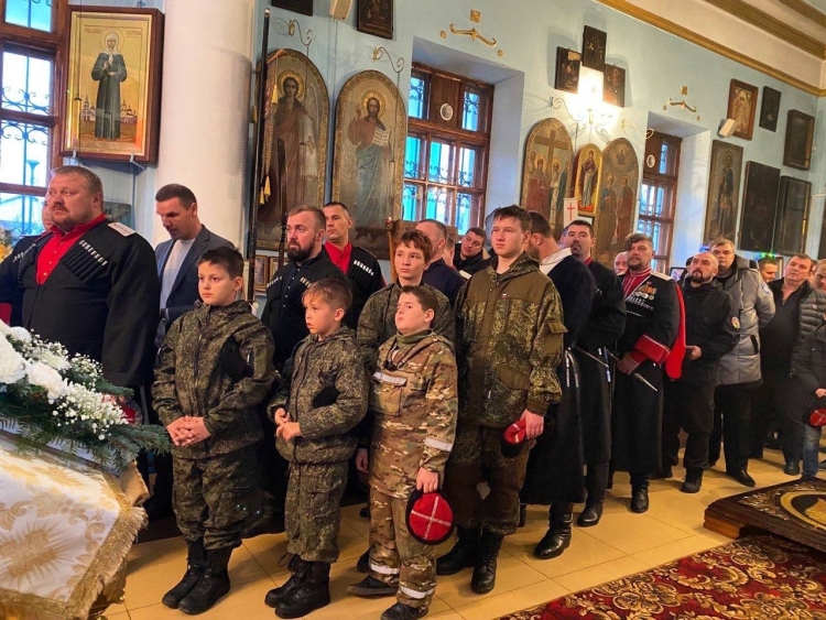 Участники Союза казачьей молодежи Кубани посетили Божественную литургию в Тамани