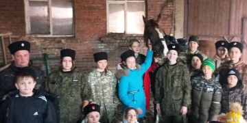 Для воспитанников военно-патриотического клуба «Пластун» провели тренировку на ипподроме