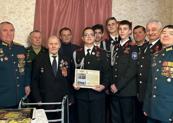 Ейские кадеты поздравили ветерана Великой Отечественной войны