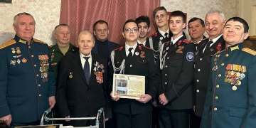 Ейские кадеты поздравили ветерана Великой Отечественной войны