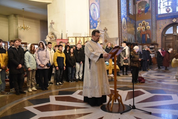Казачья молодежь посетила литургию
