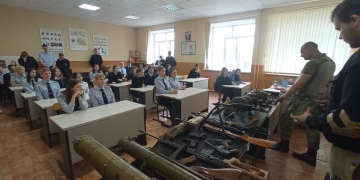 Казак-наставник провел лекцию для молодого поколения