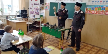 Казаки проводят уроки мужества для подрастающего поколения