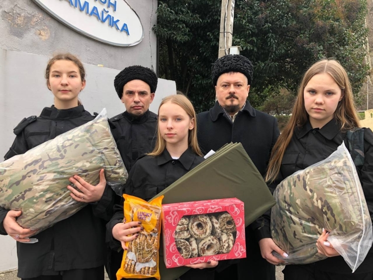 Сочинская казачья молодежь собрала гуманитарную помощь для участников СВО