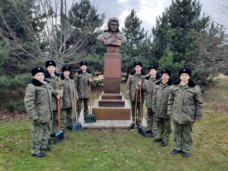 Трошевцы приняли участие в благоустройстве памятников
