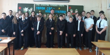 Участник спецоперации провел урок мужества в Калининском районе