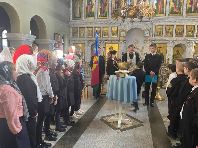В Абинске состоялось посвящение в казачата