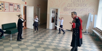 Для каневских казачат провели мастер-класс по фланкировке