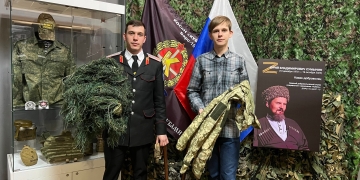 Председатель Союза казачей молодежи Кубани передал музею вещи с передовой