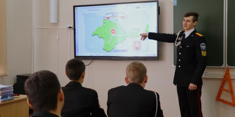 Юным казакам-кадетам рассказали о событиях Крымской весны