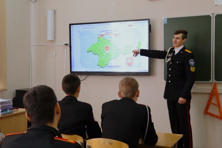 Юным казакам-кадетам рассказали о событиях Крымской весны