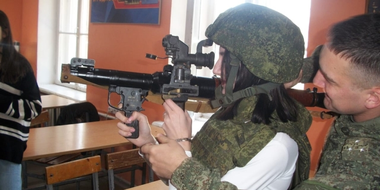 Казачья молодежь посетила казачий полк