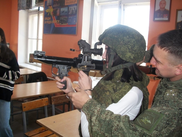 Казачья молодежь посетила казачий полк