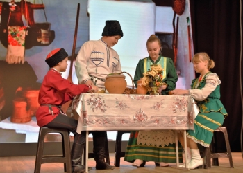 В Абинске провели фестиваль «Край наш казачий- родная земля!»