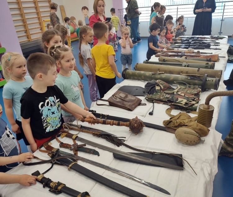 Юным казачатам рассказали об оружии солдат Великой Отечественной войны